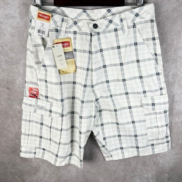 Men's Wrangler Plaid Cargo Shorts Size 32 NWT - Picture 1 of 11